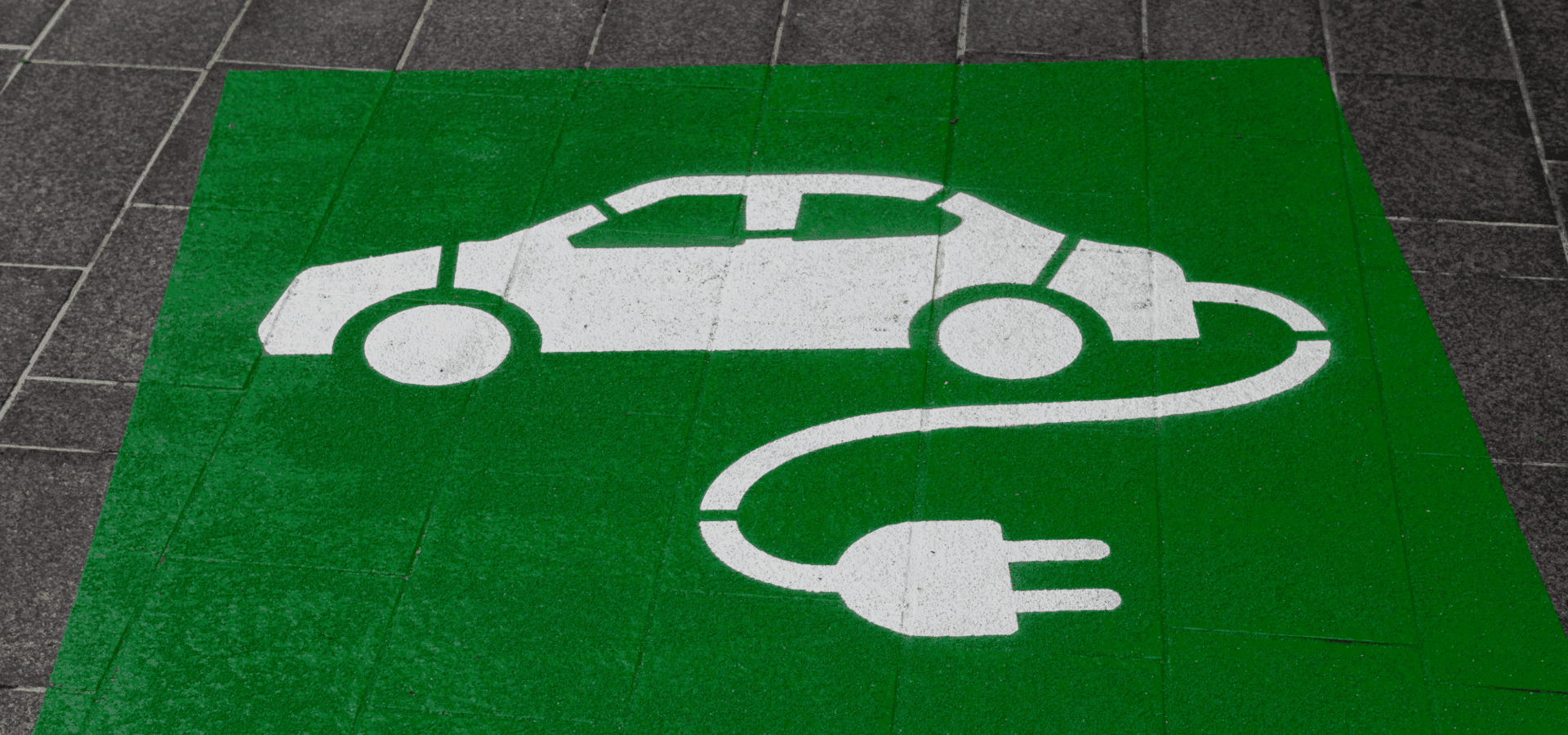 Plaza de parking de coche eléctrico